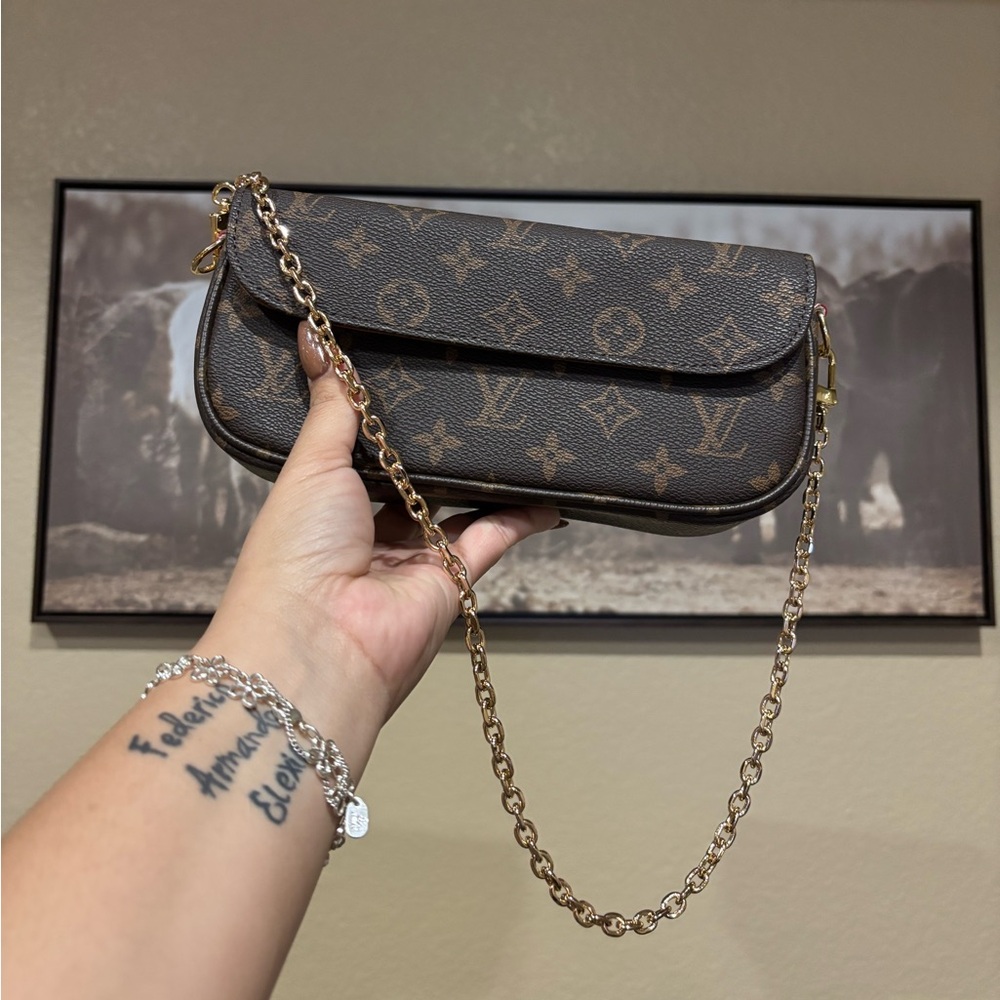 LV IVY CHAIN BAG